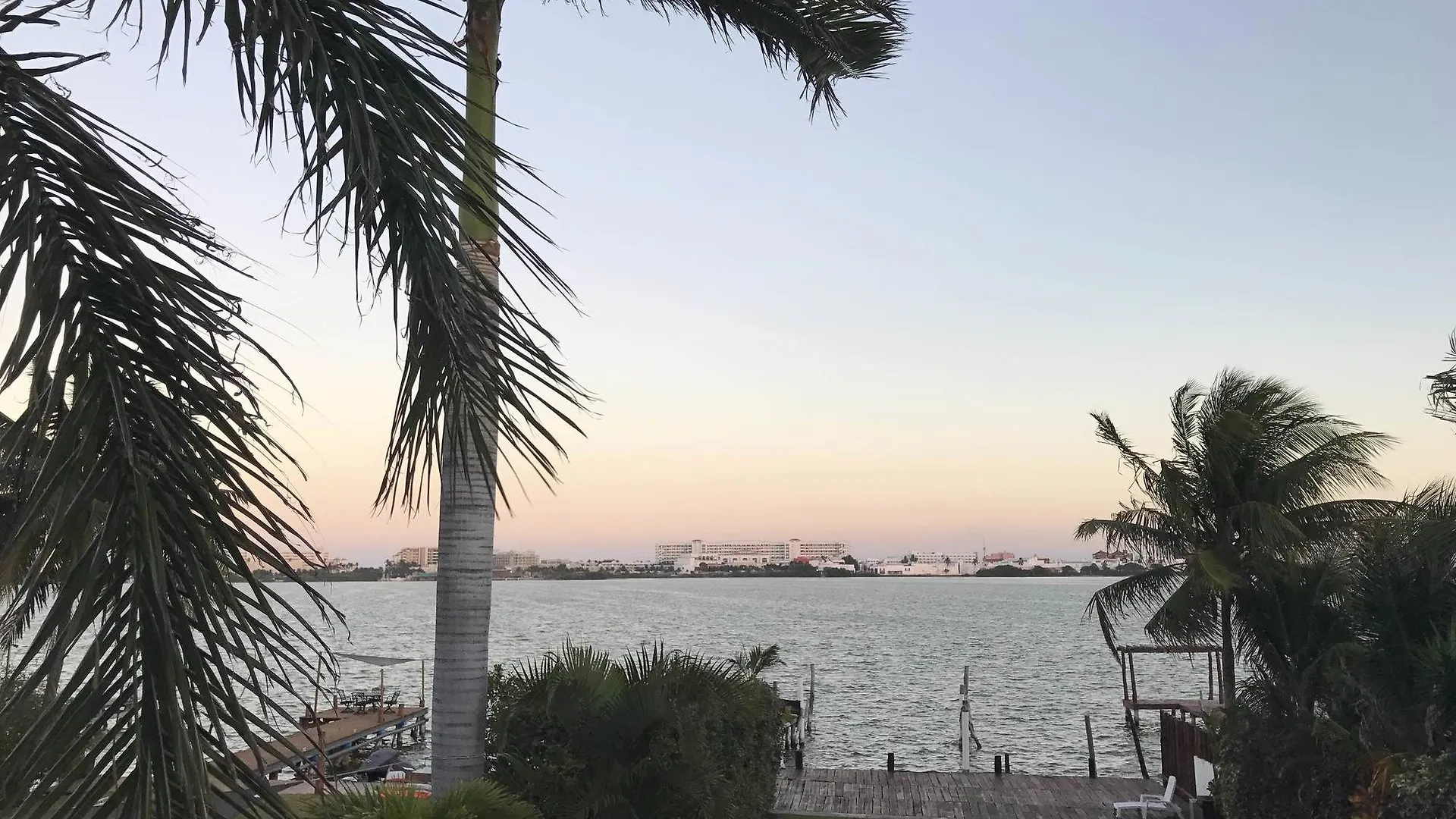 Caribbean Cancun Luxury B&B 2*,